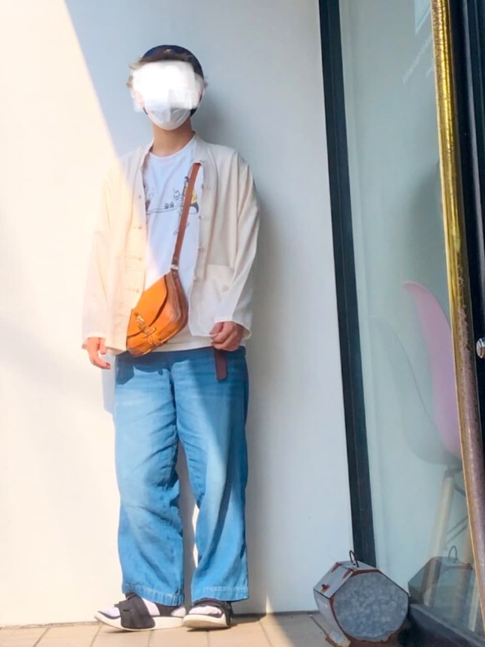 「ビッグシルエット、デニム、低身長、Tシャツ、夏コーデ、おしゃれさんと繋がりたい、古着、チャイナシャツ、カジュアル、スポーツサンダル」｜「VANSのVANS ヴァンズ LAGUNA BLACK（サンダル、ブラック系）」を使った、ひかり《相互》さん（メンズ・162cm）の夏コーディネートの1枚目の写真