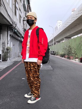 「アイテム（チノパンツ、オレンジ系）」を使った、楊喜碧さん（メンズ・170cm）の冬コーディネート