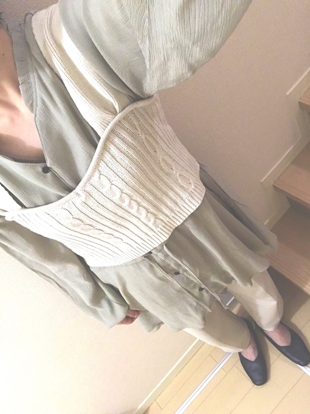 「プチプラコーデ、きれいめカジュアル、くすみカラー、ミントグリーン、おしゃれさんと繋がりたい、しまむら、プチプラ」｜「しまむらのアイテム（ベスト、ホワイト系）」を使った、ayu*さん（レディース・156cm）の春コーディネートの1枚目の写真