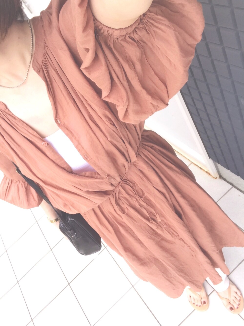 「シンプルコーデ、リラックススタイル、春夏コーデ、大人コーデ、ボイルワンピース、ブラウン、ワンピース、低身長、GU、ブラトップ」｜「LOWRYS FARMのボイルワンピース　863194（ワンピース、ブラウン系）」を使った、ayu*さん（レディース・156cm）の夏コーディネートの1枚目の写真