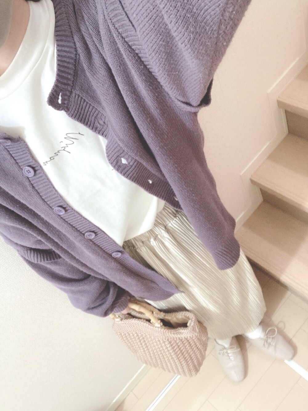 「カジュアルコーデ、プリーツスカート、ロゴT、低身長コーデ、春色、Tシャツ、ロンT、大人カジュアル、シンプルコーデ」｜「しまむらのアイテム（カーディガン/ボレロ、パープル系）」を使った、ayu*さん（レディース・156cm）の春コーディネートの1枚目の写真