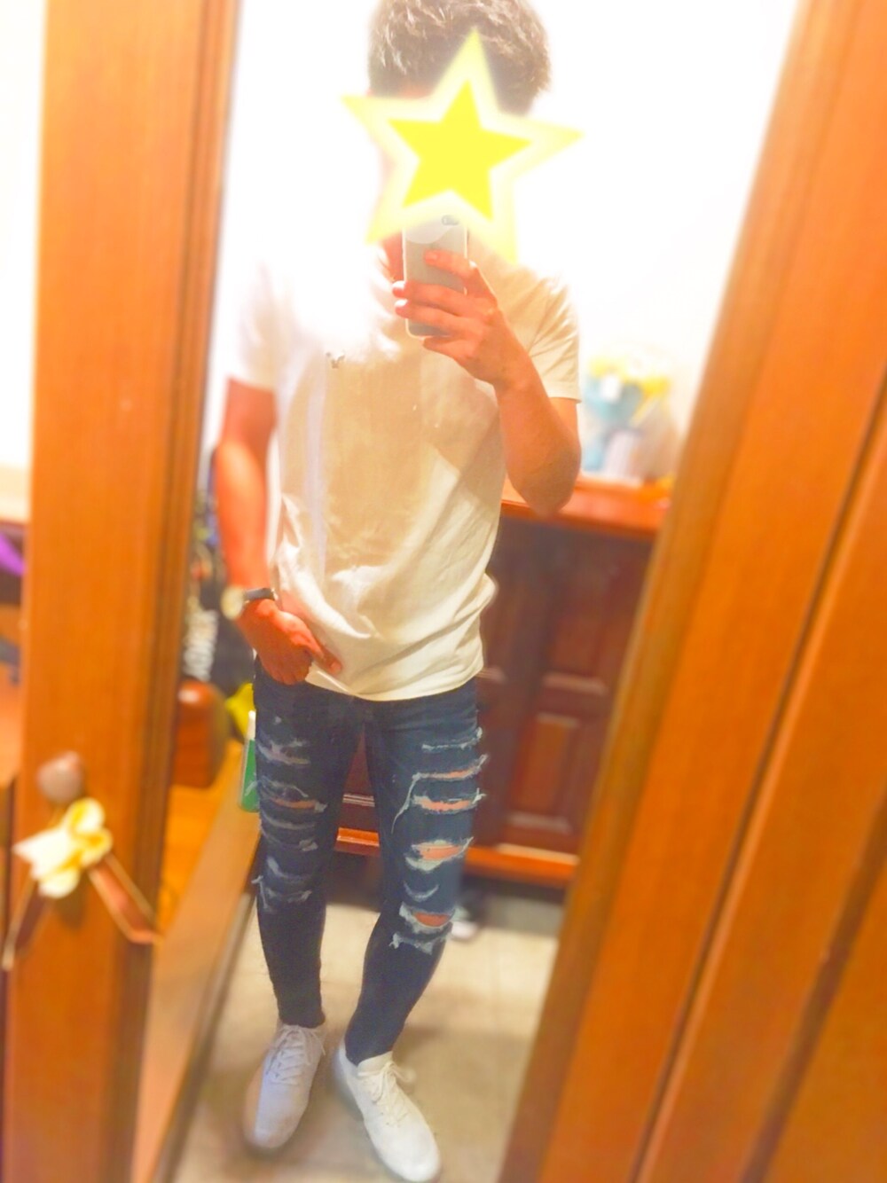 「American Eagleのアイテム（Tシャツ/カットソー、ホワイト系）」を使った、hiroさん（メンズ・165cm）の夏コーディネートの1枚目の写真