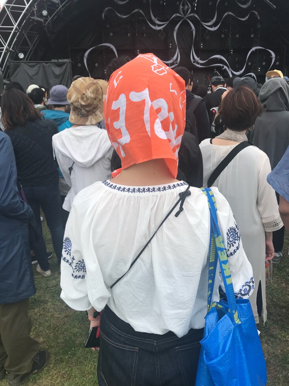 「JOURNAL STANDARDのアイテム（シャツ/ブラウス、ホワイト系）」を使った、YUさん（レディース・158cm）の春コーディネートの1枚目の写真