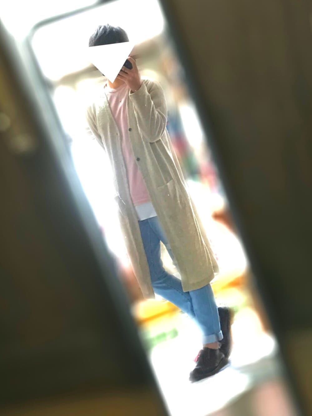 「デニムパンツ、カジュアル、シンプル、ピンク、ロングカーディガン、レイヤードスタイル、春コーデ、春、休日スタイル、キャメル」｜「HVCのHVC / ロング丈カーディガン（カーディガン/ボレロ、ブラウン系）」を使った、ソリムさん（メンズ・175cm）の春コーディネートの1枚目の写真