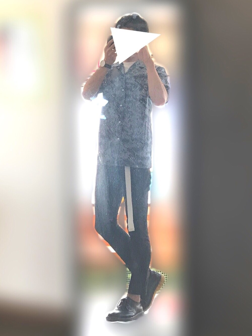 「オープンカラーシャツ、黒スキニー、柄シャツ、ガチャベルト、Dr.Martens、シンプル、夏」｜「UNIQLO Uのアイテム（シャツ/ブラウス、ブルー系）」を使った、ソリムさん（メンズ・175cm）の秋コーディネートの1枚目の写真