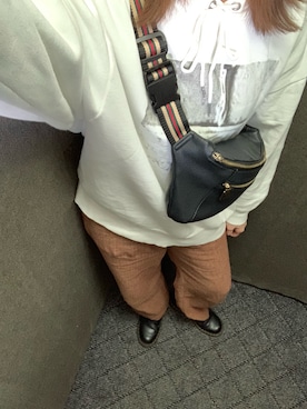 「OZOC（オゾック）のアイテム（ボディバッグ/ウエストポーチ）」を使った、m.Kさん（レディース・164cm）の秋コーディネート