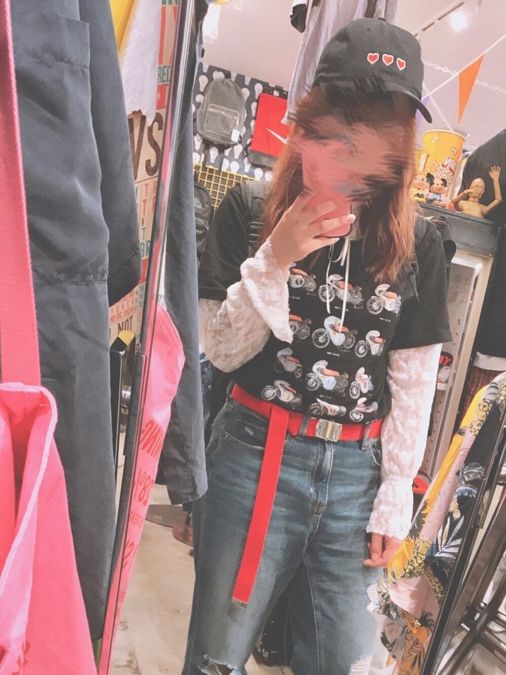 「古着#古着女子#キャップ女子、初投稿#followme #♡、いいね返し」｜「GUのアイテム（デニムパンツ、ブルー系）」を使った、yuiさん（レディース・155cm）の春コーディネートの1枚目の写真