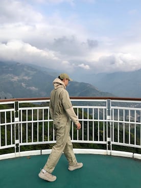 「HOKA（ホカ）のHOKA ONE ONE/ホカ オネ オネ　TOR ULTRA LOW WP/トールウルトラローウォータープルーフ（スニーカー）」を使った、yuさん（メンズ・181cm）の春コーディネート