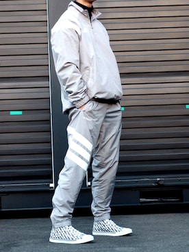 「アイテム（ナイロンジャケット、シルバー系）」を使った、Rytさん（メンズ・177cm）の冬コーディネート