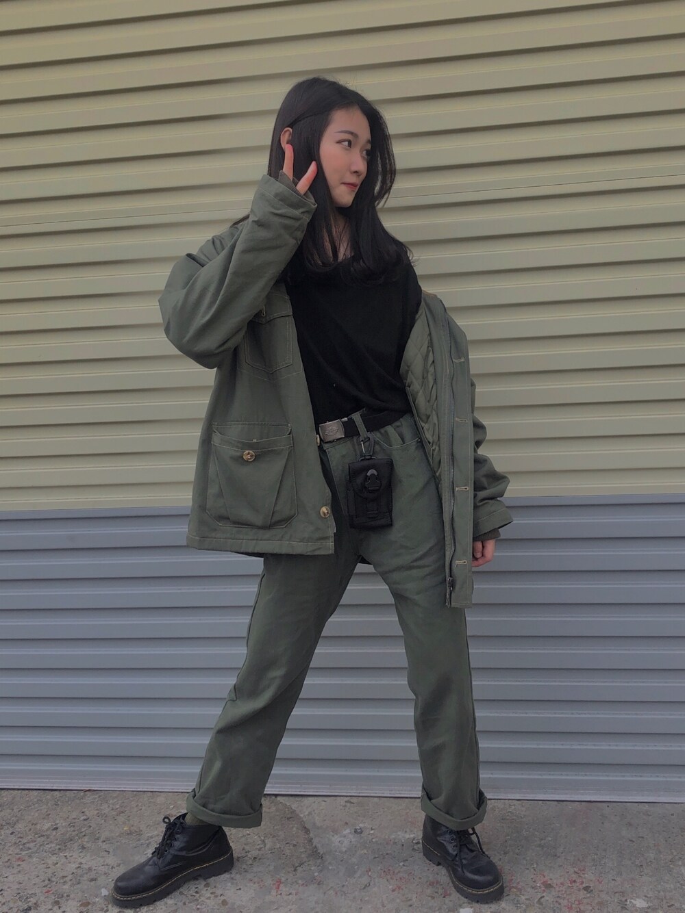 「5のアイテム（デニムパンツ、グリーン系）」を使った、🥶さん（レディース・167cm）の春コーディネートの1枚目の写真