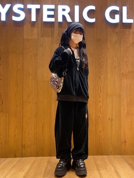 「HYSTERIC GLAMOUR（ヒステリックグラマー）のWRAPPED HEART LOGO刺繍 スパンコールバッグ（トートバッグ、シルバー系）」を使った、MIWAKOさん（レディース・152cm）の秋コーディネート