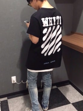「OFF-WHITE」｜「アイテム（スリッポン）」を使った、辻祐人さん（メンズ・170cm）の夏コーディネート