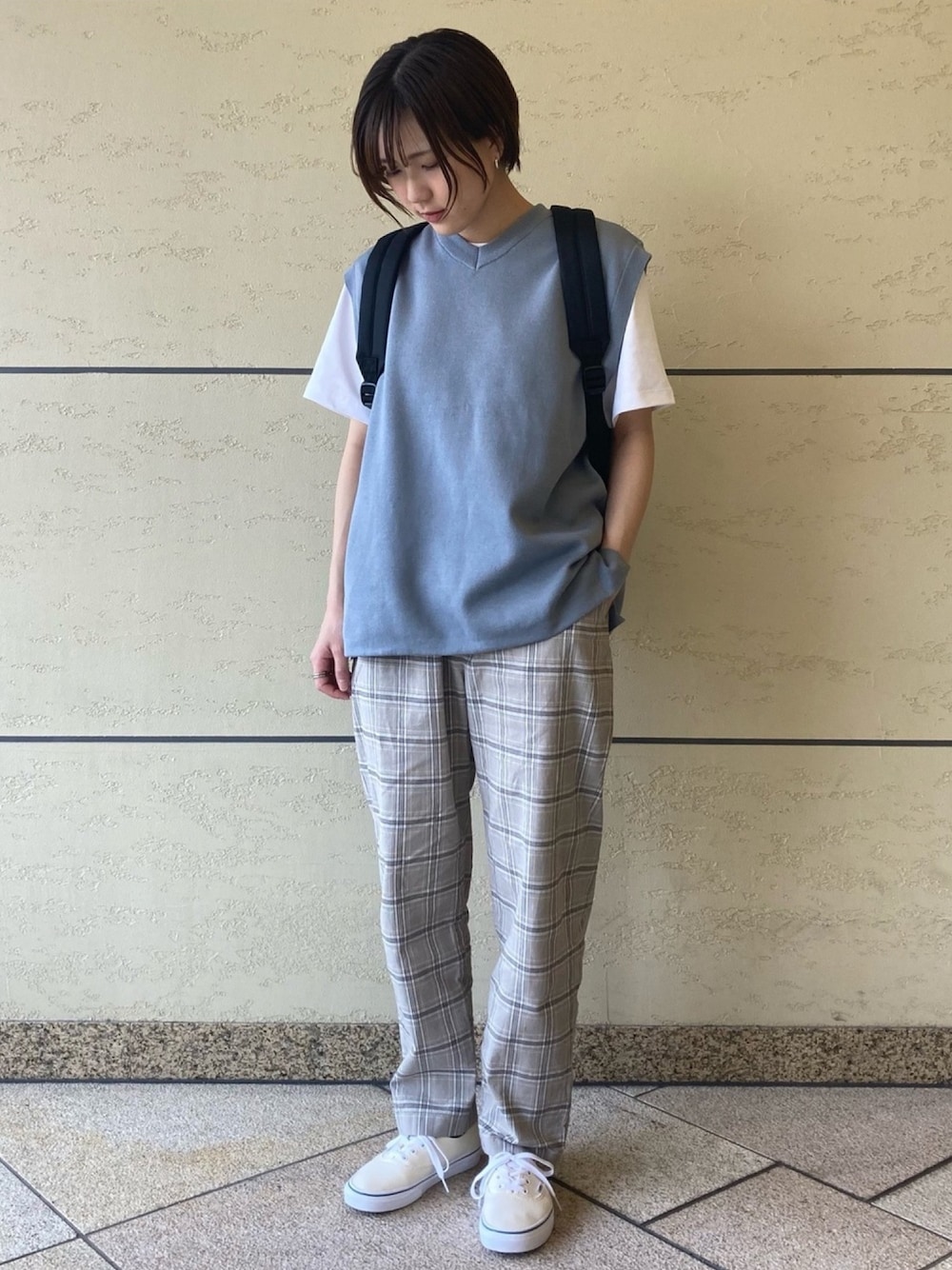 「URBANRESEARCHDOORS、DOORS、FORK&SPOON、Danton、VANS、SML、メンズライク、春コーデ、チェックパンツ、ベスト」｜「DANTONのDANTON　クルーネック半袖ポケットTシャツ（Tシャツ/カットソー、ホワイト系）」を使った、れいなさん（レディース・164cm）の春コーディネートの1枚目の写真