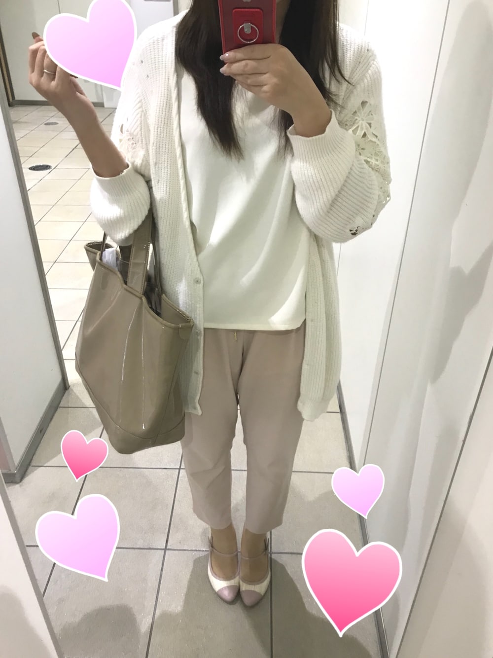 「SLOBE IENA、マーキュリーデュオ(MERCURYDUO)、銀座かねまつ、ポーター、白コーデ、ピンクコーデ、オフィスカジュアル、フェミニン、小柄、白カーデ」｜「MERCURYDUOの刺繍モチーフニットカーディガン（カーディガン/ボレロ、ホワイト系）」を使った、ミサミサさん（レディース・155cm）の春コーディネートの1枚目の写真