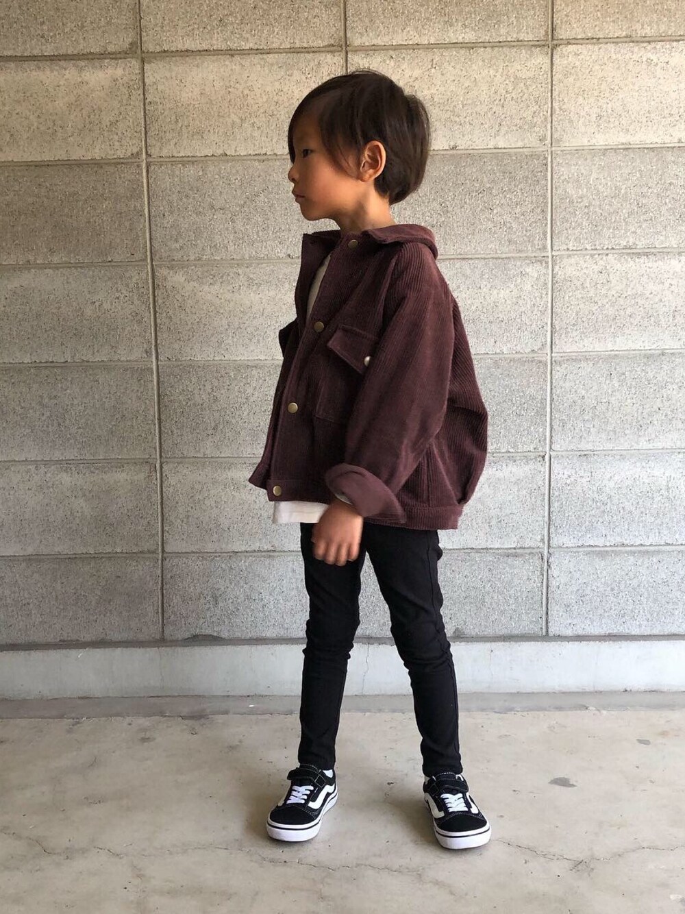 「キッズファッション、秋コーデ、シンプルコーデ、デビロック、VANS、コーデュロイ、黒スキニー」｜「devirockのビッグシルエットコーデュロイジャケット（その他アウター、パープル系）」を使った、syさん（キッズ・110cm）の秋コーディネートの1枚目の写真