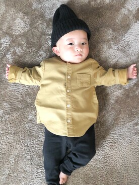 「ノーカラーシャツ」｜「アイテム（ニットキャップ/ビーニー）」を使った、かなよんさん（キッズ・70cm）の冬コーディネート