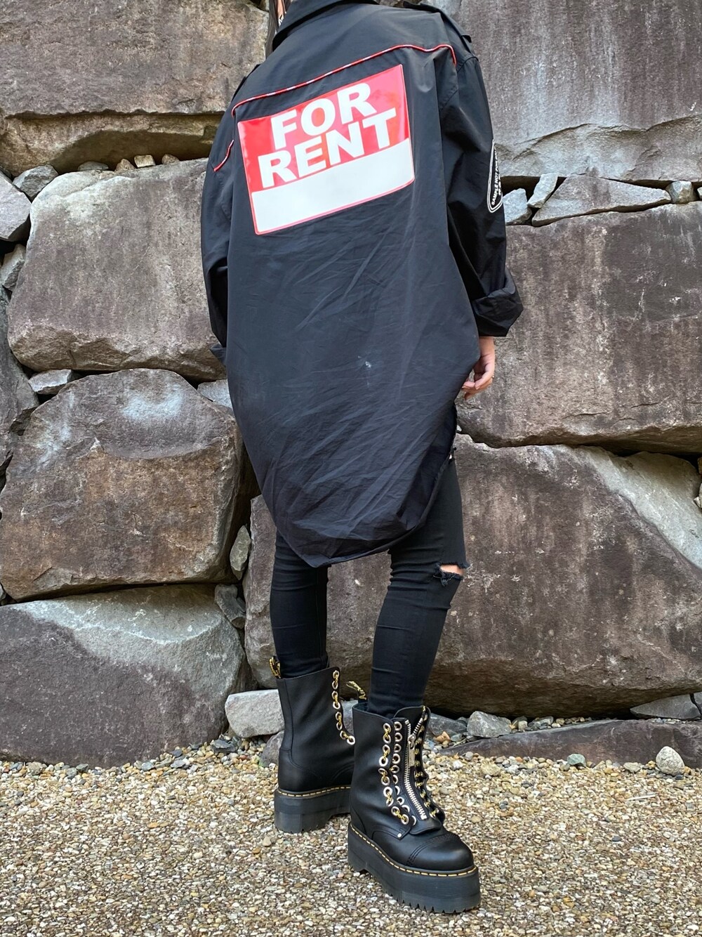 VETEMENTSのミリタリージャケットを使った人気ファッション VETEMENTSのミリタリージャケットを使った人気ファッション