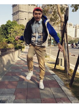 「ADLIB（アドリブ）のアイテム（ジャケット/アウター）」を使った、Kui Tjuvangasさん（メンズ・173cm）の秋コーディネート