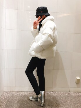 「アイテム（ダウンジャケット/コート、ホワイト系）」を使った、すがよしひでさん（メンズ・173cm）の冬コーディネート