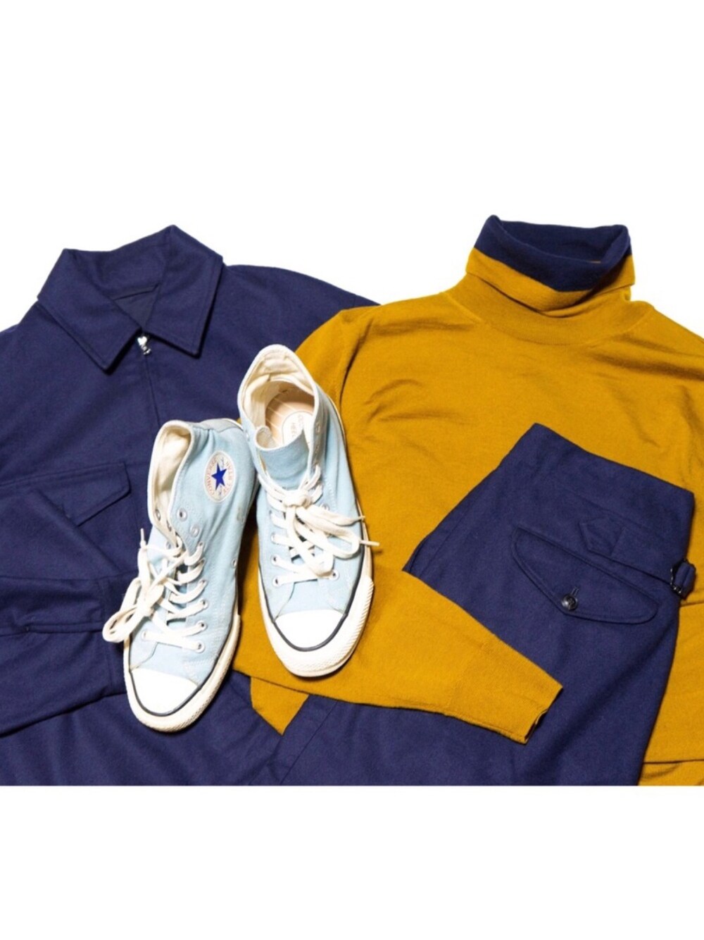 「春コーデ、シンプル、大人カジュアル、休日スタイル、スニーカーコーデ、ootd、outfit、セットアップ、スラックス、コンバース」｜「COMOLIのアイテム（ミリタリージャケット、ブルー系）」を使った、ANOV さん（メンズ・175cm）の春コーディネートの1枚目の写真