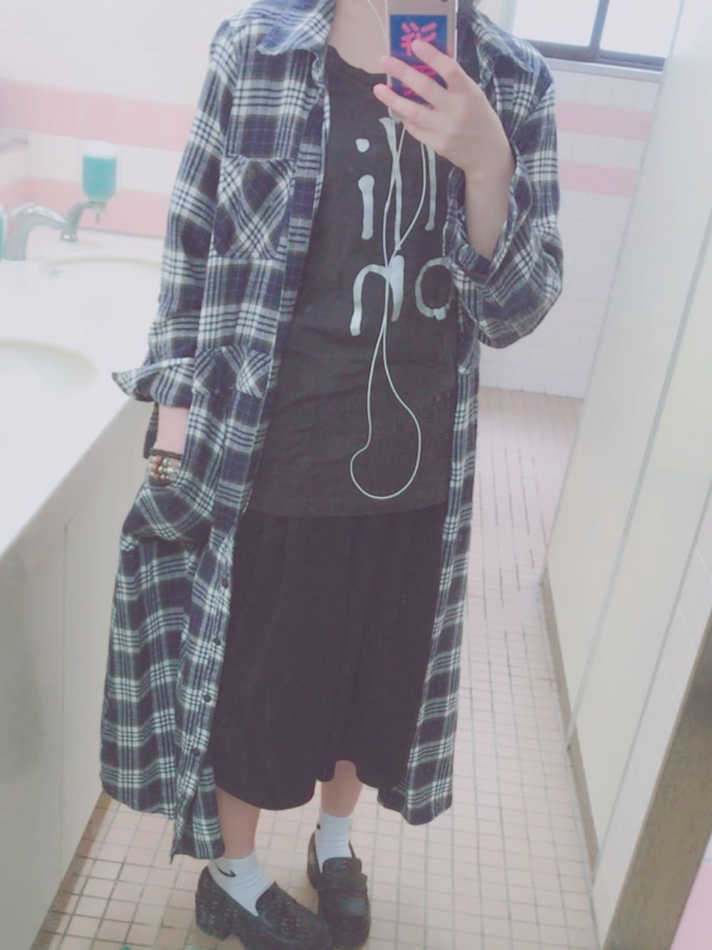 「illion、野田洋次郎、ゆるっと、ずるっと、ちょっと勉強しに、ゆるずる」｜「illionのアイテム（Tシャツ/カットソー、ブラック系）」を使った、maamさん（レディース・159cm）の夏コーディネートの1枚目の写真