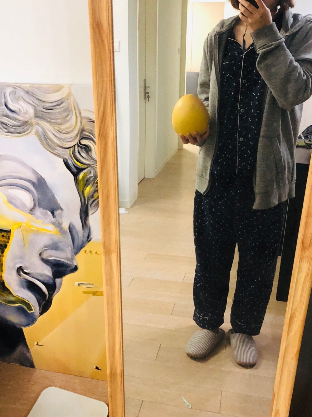 「UNIQLOのアイテム（スタジャン、ホワイト系）」を使った、王痴痴さん（レディース・168cm）の秋コーディネートの1枚目の写真