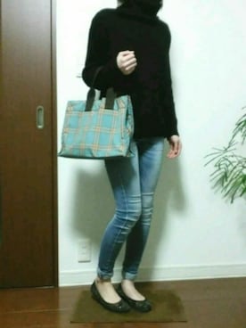 「黒タートルネック」｜「アイテム（バレエシューズ）」を使った、YUAさん（レディース・162cm）の春コーディネート