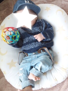 「H&M（エイチ・アンド・エム）のアイテム（ニット/セーター、ブルー系）」を使った、kana10さん（キッズ）の春コーディネート