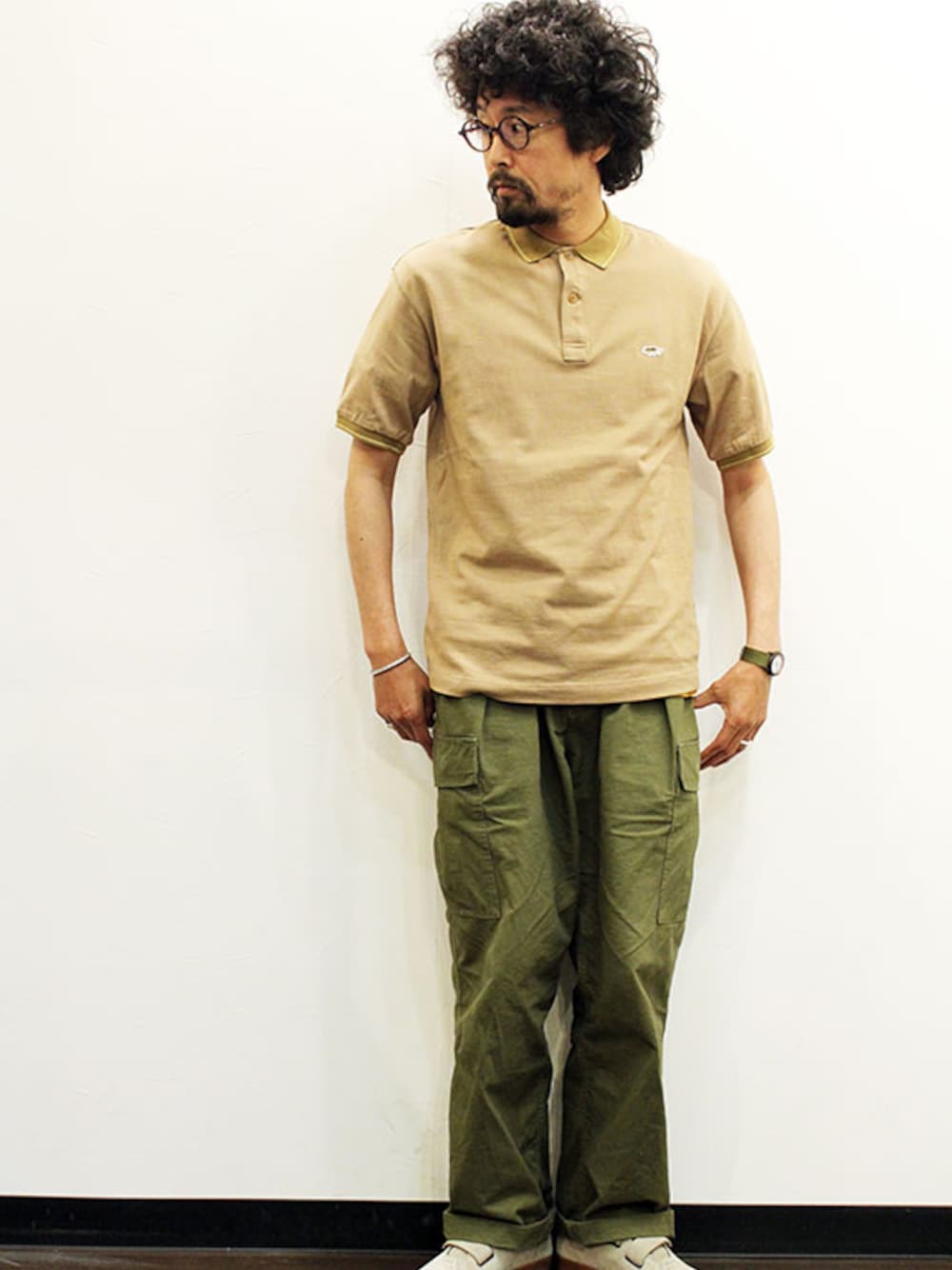 「スニーカー、 ポロシャツ、 カーゴパンツ、 カジュアル、 ワイドパンツ、春コーデ、 シンプル、 夏コーデ、オトナカジュアル、 ootd」｜「THE FABRICのTHE FABRIC (ザ・ファブリック) " TIGER POLO SHIRTS "（ポロシャツ、その他）」を使った、nakajiさん（メンズ・168cm）の春コーディネートの1枚目の写真