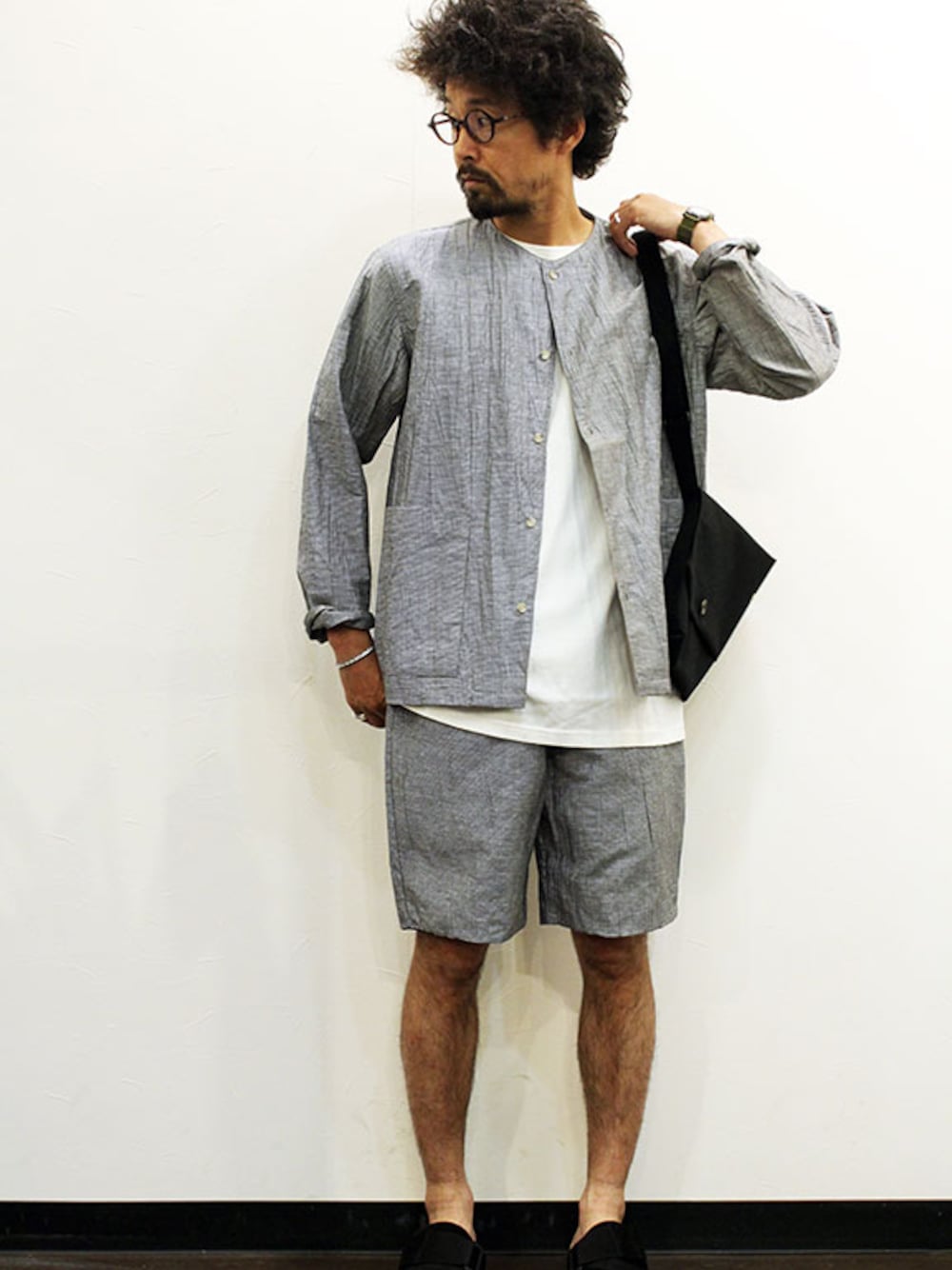 その他のその他パンツ、その他のカーディガン/ボレロ、その他のTシャツ/カットソーを着用したメンズの夏コーディネートの1枚目の写真
