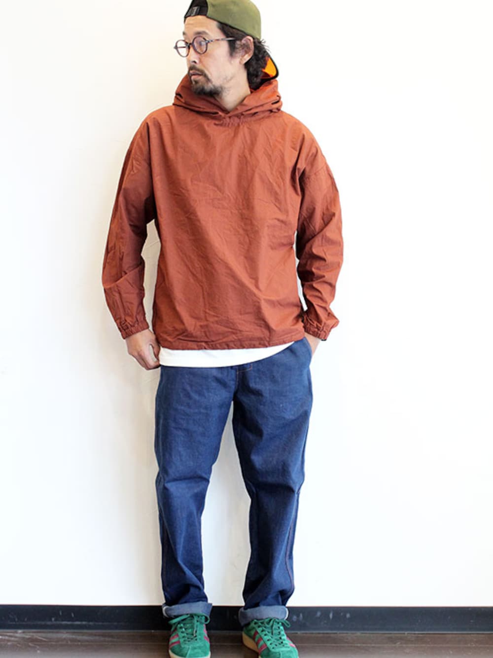 「デニム、カジュアル、シンプル、キャップ、パーカー、adidas、秋のコーデ、ootd、シャツスタイル、オトナカジュアル」｜「MANUAL ALPHABETのMANUAL ALPHABET (マニュアル アルファベット)　"O/D タイプライター フードシャツ "（シャツ/ブラウス、その他）」を使った、nakajiさん（メンズ・168cm）の夏コーディネートの1枚目の写真