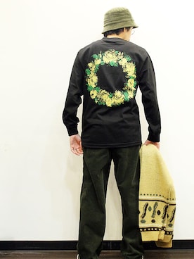 「バックプリント」｜「アイテム（スニーカー）」を使った、nakajiさん（メンズ・168cm）の秋コーディネート