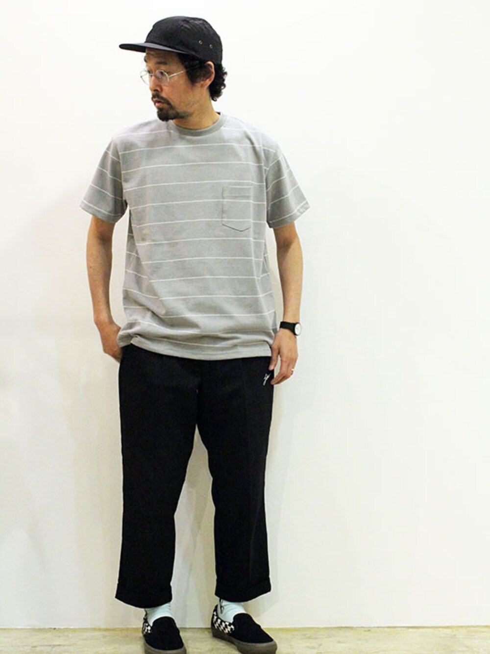 「カジュアル、ボーダー、シンプル、アメカジ、ストリート、ootd、春コーデ、夏コーデ、90'sスタイル、オトナカジュアル」｜「NECESSARY or UNNECESSARYのNecessary or Unnecessary " BORDER S/S "（Tシャツ/カットソー、グレー系）」を使った、nakajiさん（メンズ・168cm）の春コーディネートの1枚目の写真
