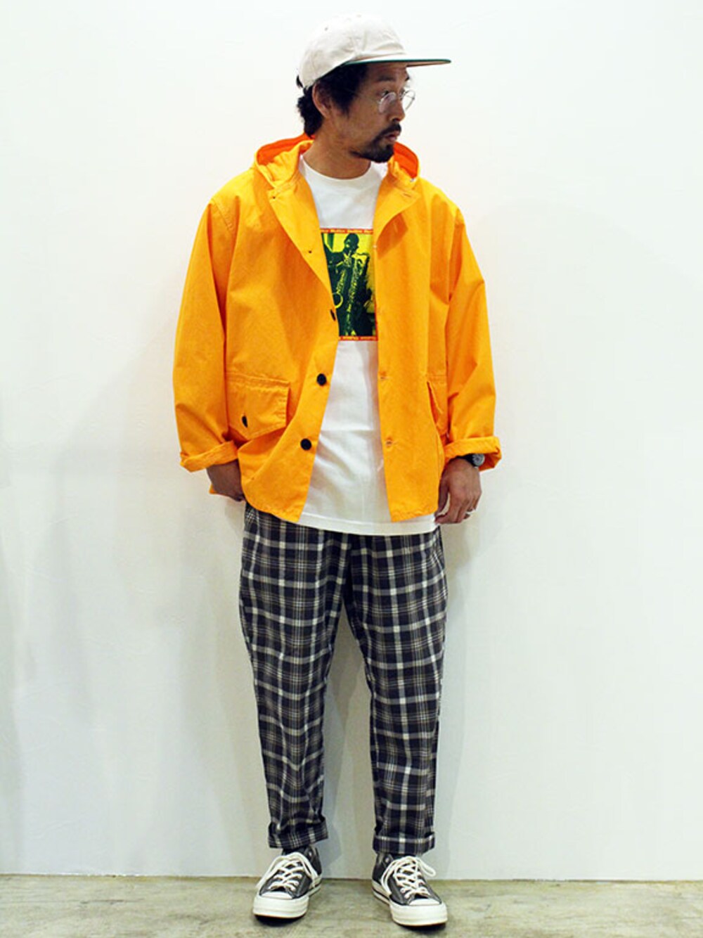 「カジュアル、アメカジ、ストリート、レイヤードスタイル、チェックパンツ、ootd、春コーデ、夏コーデ、90'sスタイル、オトナカジュアル」｜「BUTTER GOODS (バターグッズ) " INFLATED TEAR TEE "（Tシャツ/カットソー、パープル系）」を使った、nakajiさん（メンズ・168cm）の春コーディネートの1枚目の写真