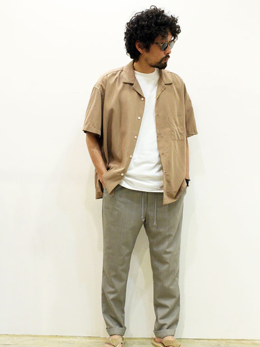 「チェック、カジュアル、ワントーンコーデ、ベージュ、ootd、シャツスタイル、夏コーデ、オトナカジュアル、オープンカラーシャツ、梅雨」｜「HEALTHのHEALTH (ヘルス) " Easy pants #1 "（スラックス、ベージュ系）」を使った、nakajiさん（メンズ・168cm）の夏コーディネートの1枚目の写真