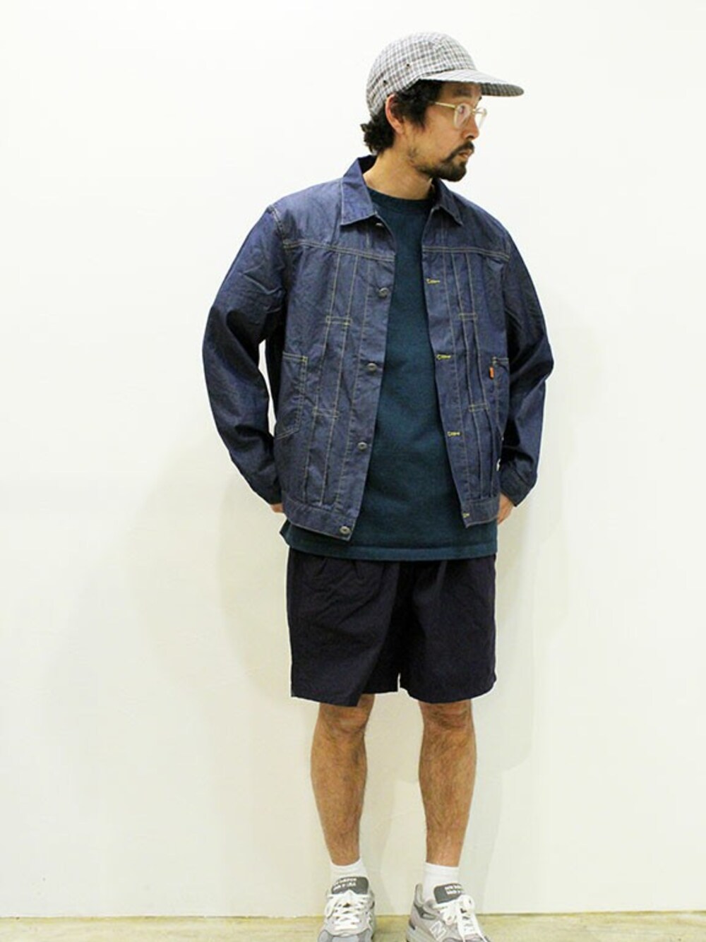 「アメカジ、ワントーンコーデ、ストリート、大人カジュアル、Gジャン、ショーツ、ootd、春コーデ、夏コーデ、90'sスタイル」｜「inkのNecessary or Unnecessary " S/S MAC "（Tシャツ/カットソー、ブラック系）」を使った、nakajiさん（メンズ・168cm）の春コーディネートの1枚目の写真