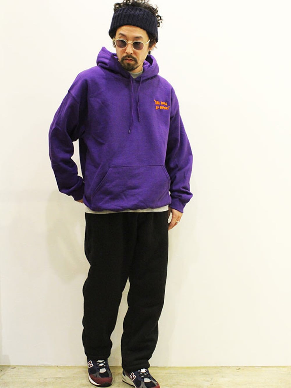 「カジュアル、スニーカー、カジュアルコーデ、ストリートMIX、パーカー、ヘアバンド、ニューバランス、春コーデ、ootd、ボア」｜「THE UNIONのアイテム（パーカー、ブラウン系）」を使った、nakajiさん（メンズ・168cm）の冬コーディネートの1枚目の写真