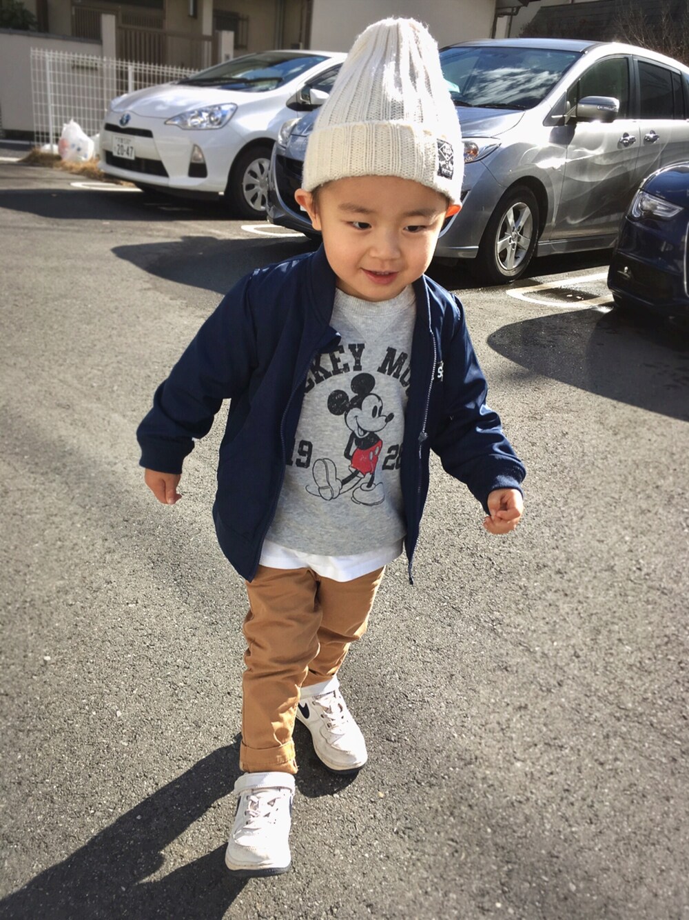 「abcdのアイテム（ニットキャップ/ビーニー、ホワイト系）」を使った、tyler♡さん（キッズ・90cm）の冬コーディネートの1枚目の写真