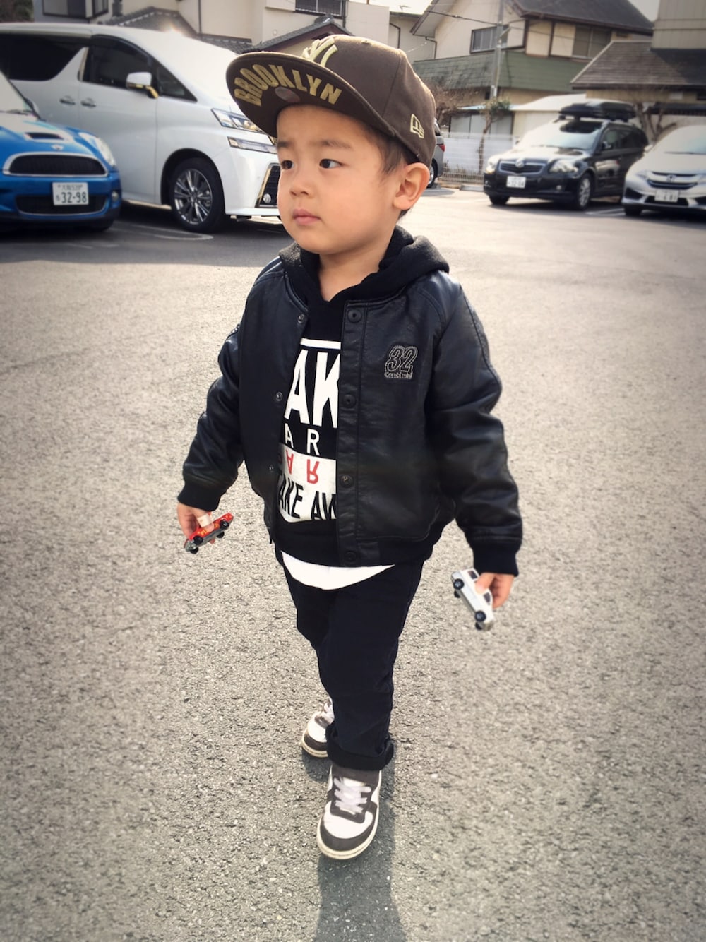 「ニューエラ、キャップ、革ジャン、NIKE」｜「NEW ERAのアイテム（キャップ、ブラウン系）」を使った、tyler♡さん（キッズ・90cm）の冬コーディネートの1枚目の写真