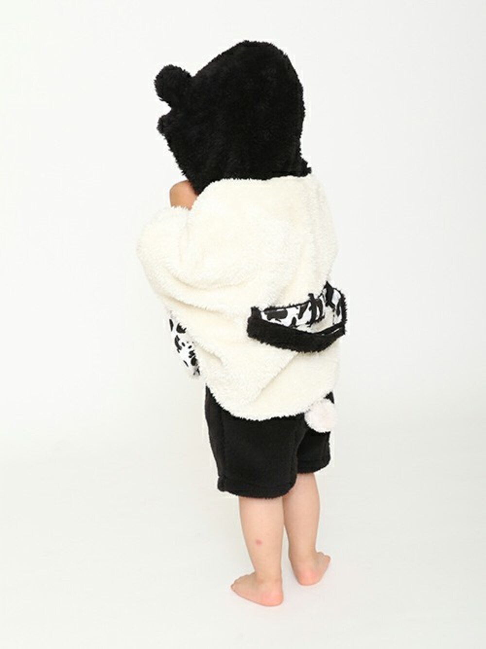 ブラック系のその他ベビー用品、ブラック系のその他ベビー用品を着用したキッズの夏コーディネートの1枚目の写真