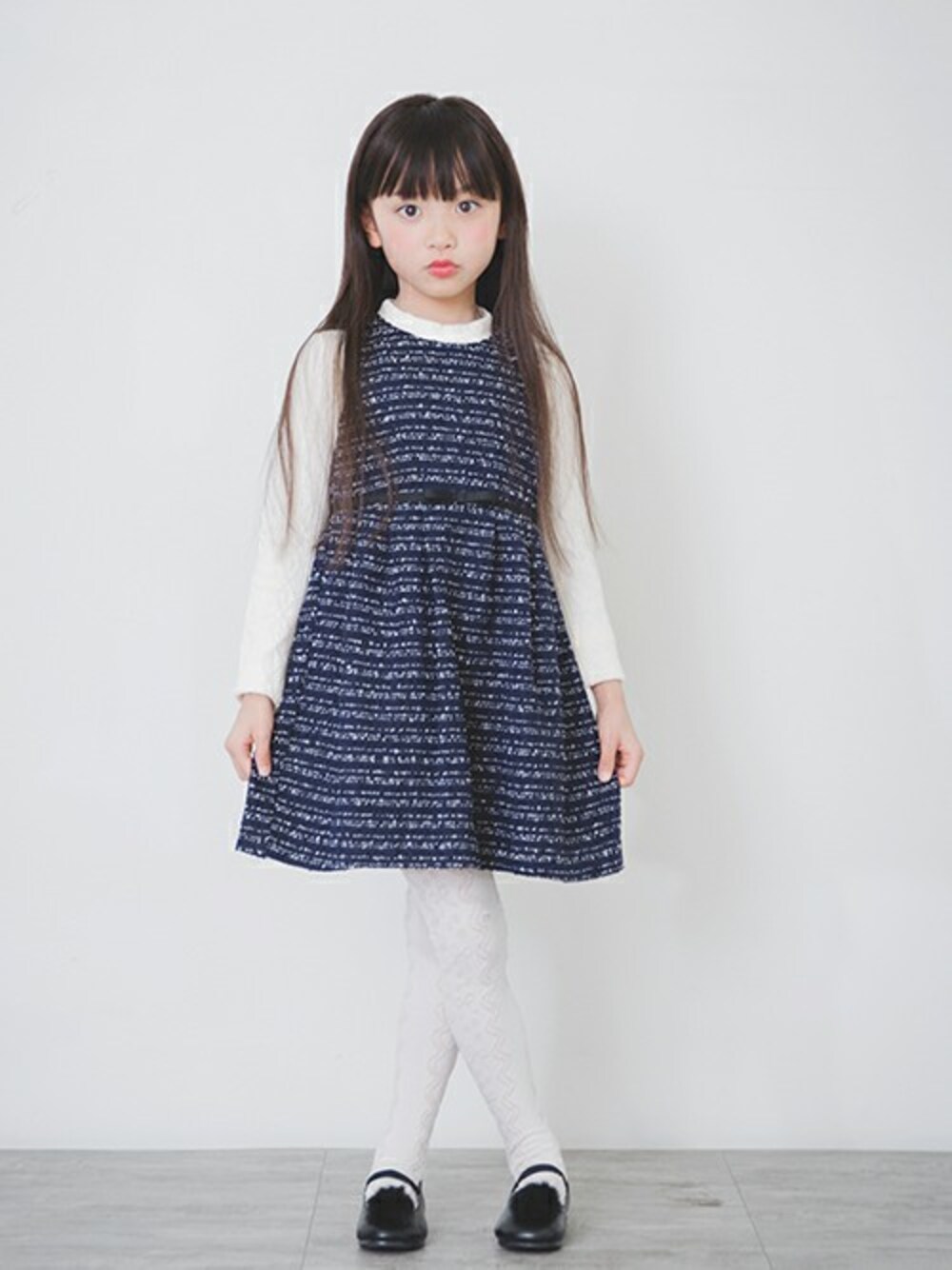 「kids、ジャンパースカート、キッズコーデ、七五三、女の子、発表会、ブランシェス、秋コーデ、Branshes、キッズファッション」｜「BRANSHESのケーブルニットハイネックTシャツ（Tシャツ/カットソー、ホワイト系）」を使った、BRANSHESさん（キッズ・110cm）の秋コーディネートの1枚目の写真