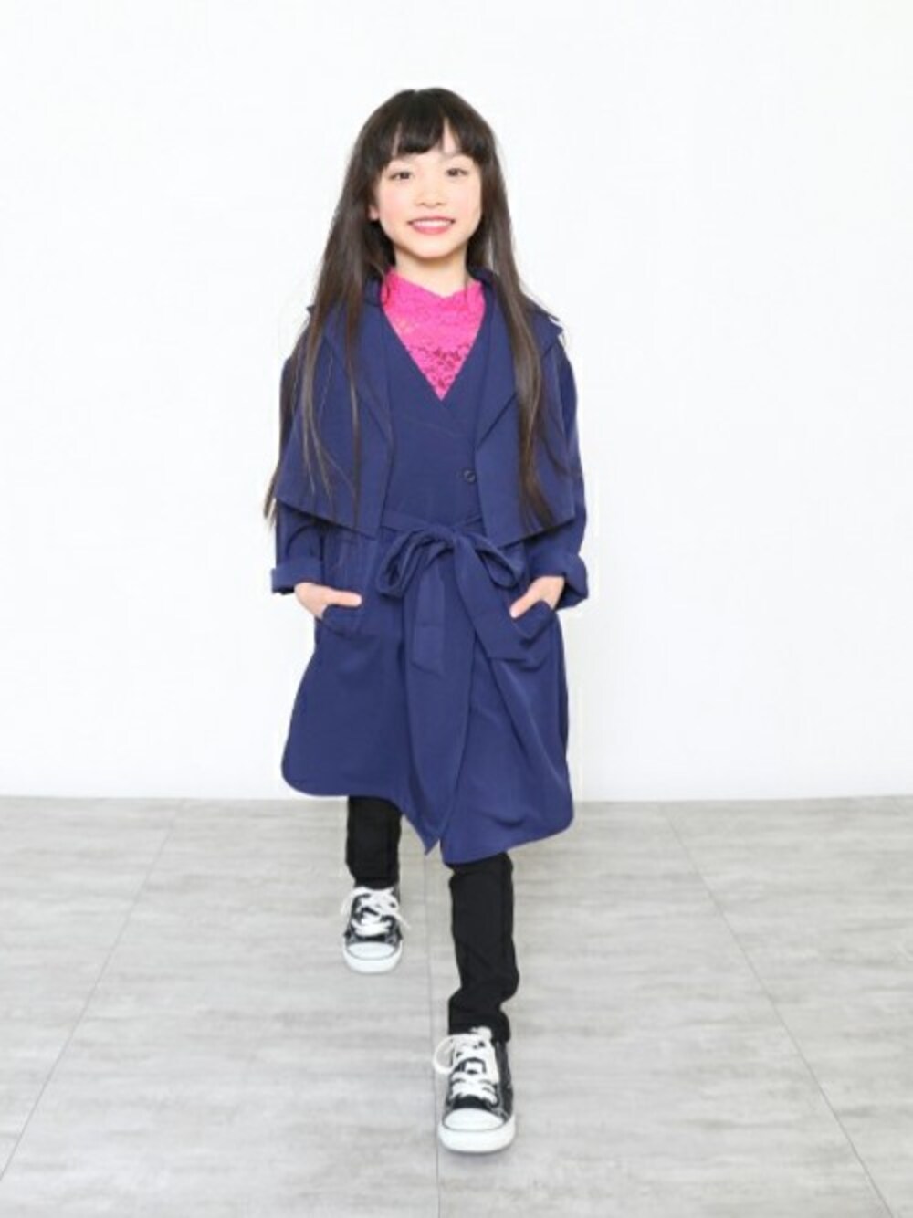 「kids、キッズコーデ、女の子、レーストップス、ロングベスト、ブランシェス、Branshes、おんなのこ、テロンチ、branshes & sons」｜「BRANSHESの【限定】レース長袖Tシャツ（Tシャツ/カットソー、ピンク系）」を使った、BRANSHESさん（キッズ・117cm）の冬コーディネートの1枚目の写真