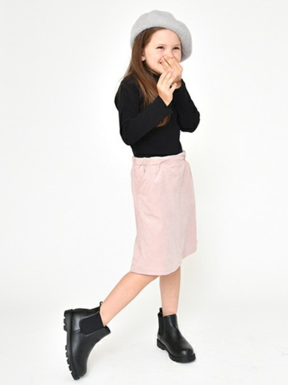 「コーデュロイ、ブーツ、ベレー帽、ハイネック、２ＷＡＹ、ジャンパースカート、女の子、ブランシェス、Branshes、おんなのこ」｜「BRANSHESのシャギーベレー帽（ハンチング/ベレー帽、グレー系）」を使った、BRANSHESさん（キッズ・111cm）の秋コーディネートの1枚目の写真