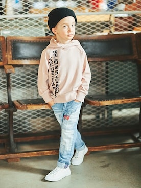 「アイテム（スウェット、ピンク系）」を使った、BRANSHESさん（キッズ・110cm）の冬コーディネート