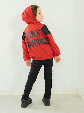 「バックプリント」｜「アイテム（スニーカー）」を使った、BRANSHESさん（キッズ・107cm）の春コーディネート