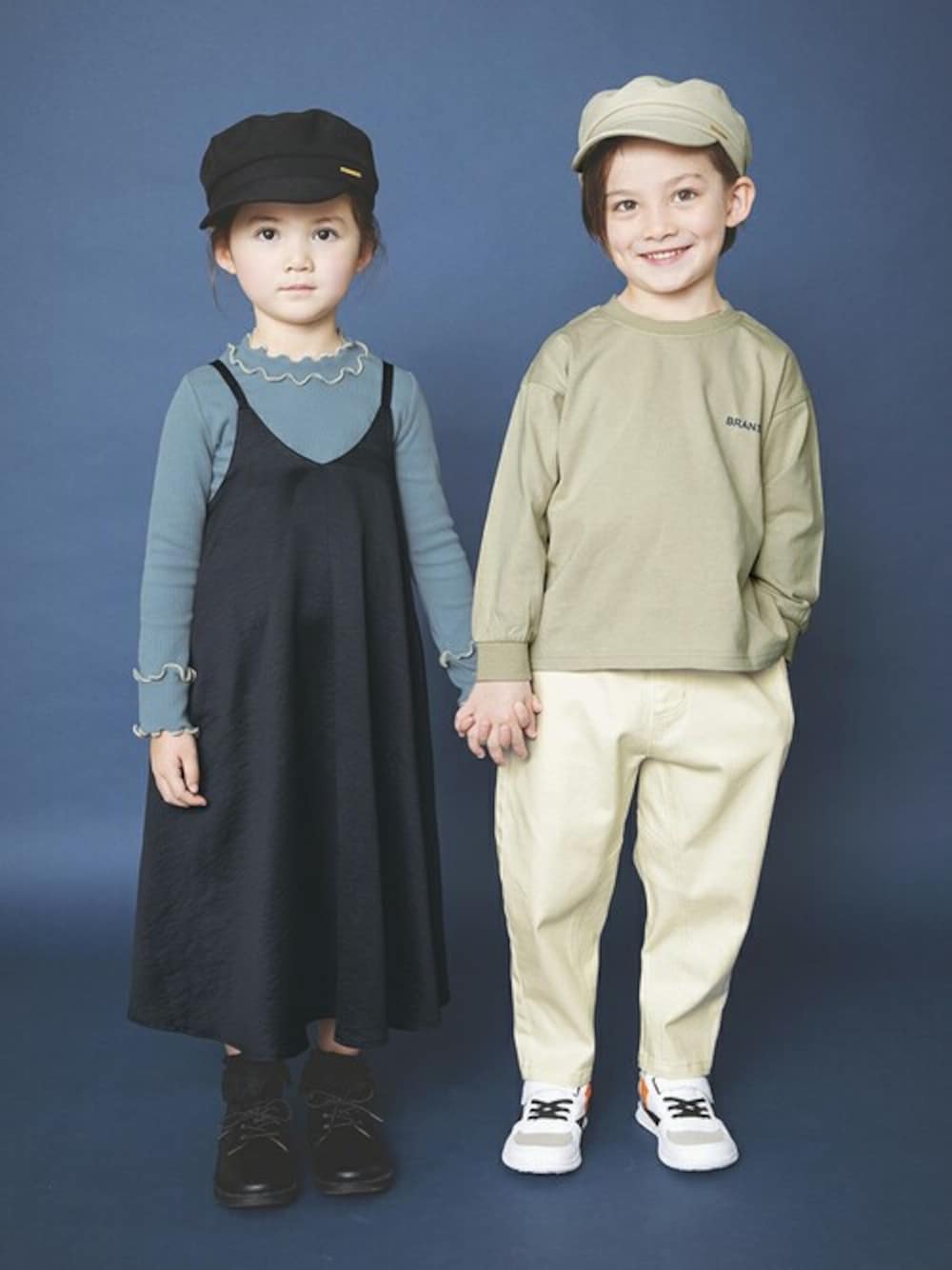 「テーパードパンツ、ワンピース、kids、冬コーデ、休日スタイル、プチプラ、キッズコーデ、ブランシェス、Branshes、マイベストコーデ2020」｜「BRANSHESのシンプルキャスケット（キャスケット、ベージュ系）」を使った、BRANSHESさん（キッズ・113cm）の冬コーディネートの1枚目の写真