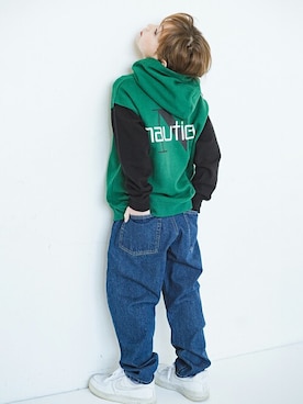 「バックプリント」｜「アイテム（デニムパンツ）」を使った、BRANSHESさん（キッズ・126cm）の冬コーディネート