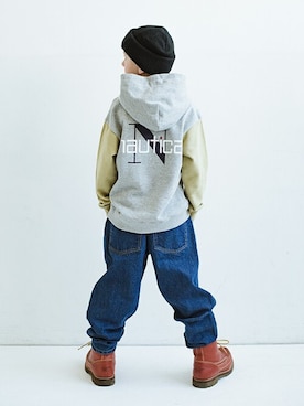 「バックプリント」｜「アイテム（デニムパンツ）」を使った、BRANSHESさん（キッズ・127cm）の冬コーディネート