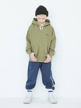 「アイテム（パーカー、グリーン系）」を使った、BRANSHESさん（キッズ・127cm）の冬コーディネート