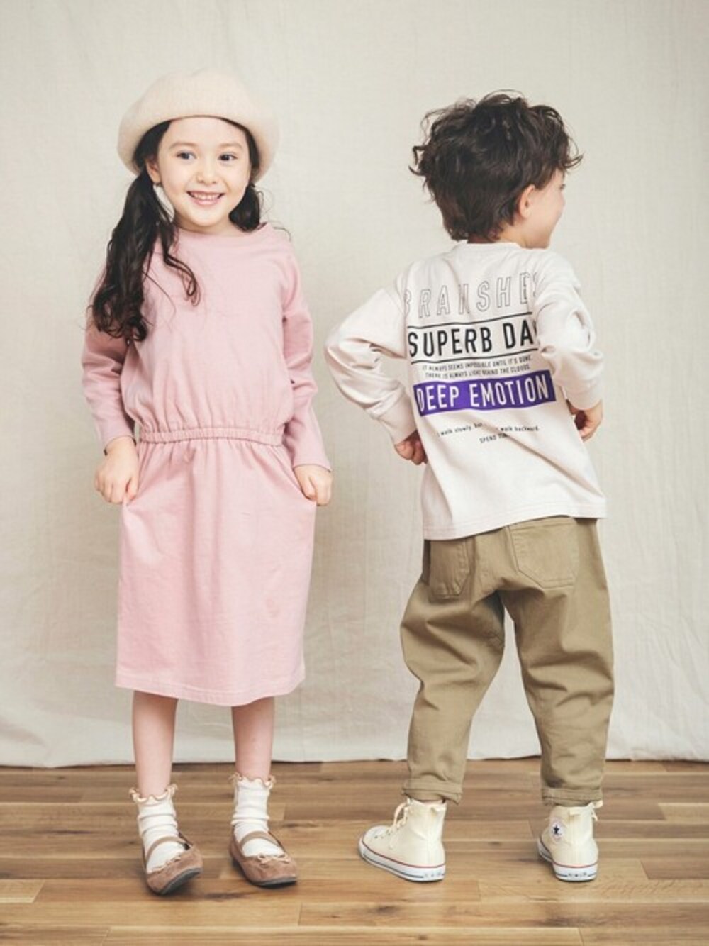 「テーパードパンツ、ワンピース、カジュアル、ベレー帽、ロンT、バレエシューズ、プチプラ、ブランシェス、秋コーデ、Branshes」｜「BRANSHESのウールベレー帽（ハンチング/ベレー帽、ホワイト系）」を使った、BRANSHESさん（キッズ・110cm）の秋コーディネートの1枚目の写真